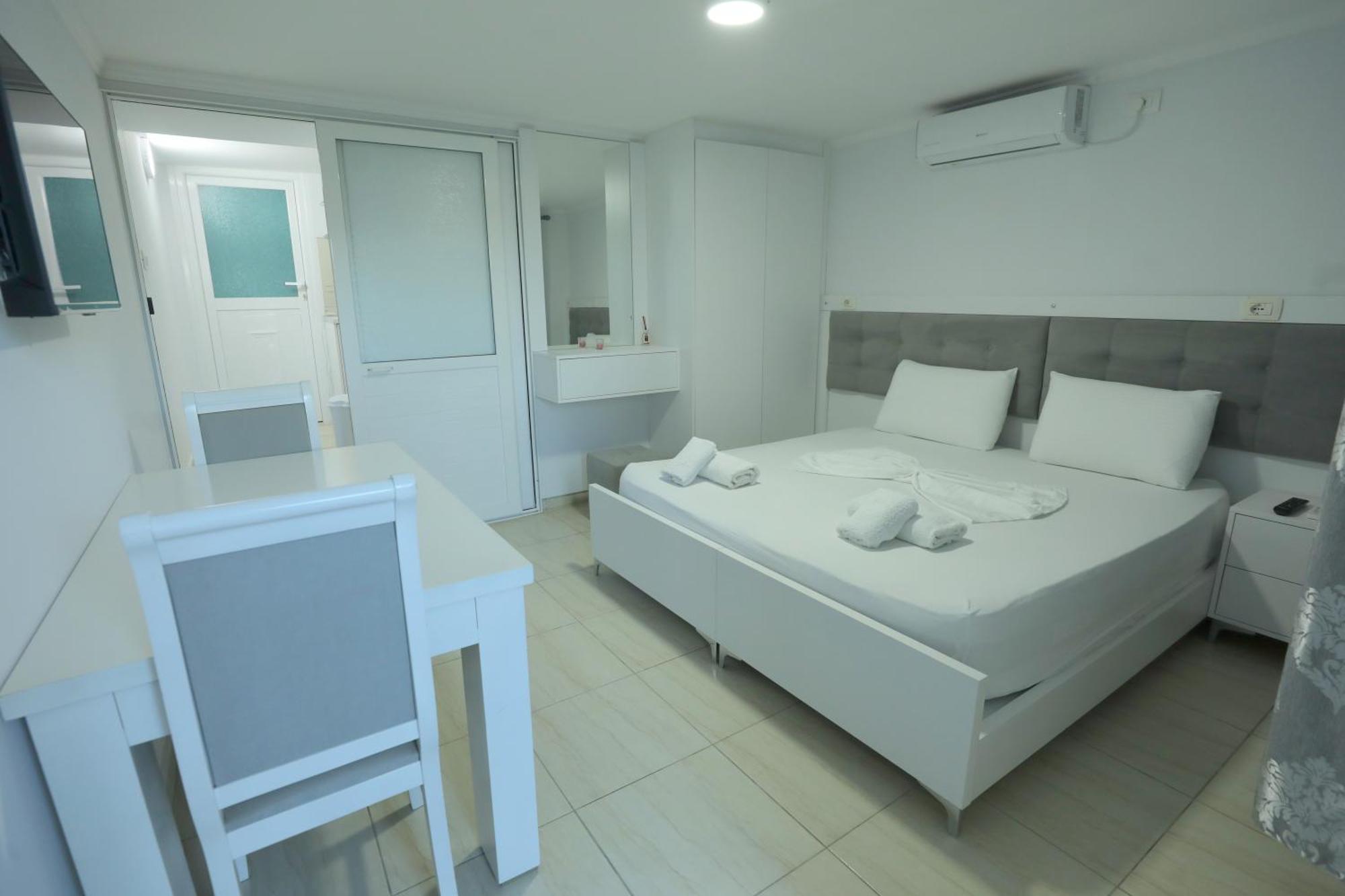 Kevin's * Sarandë